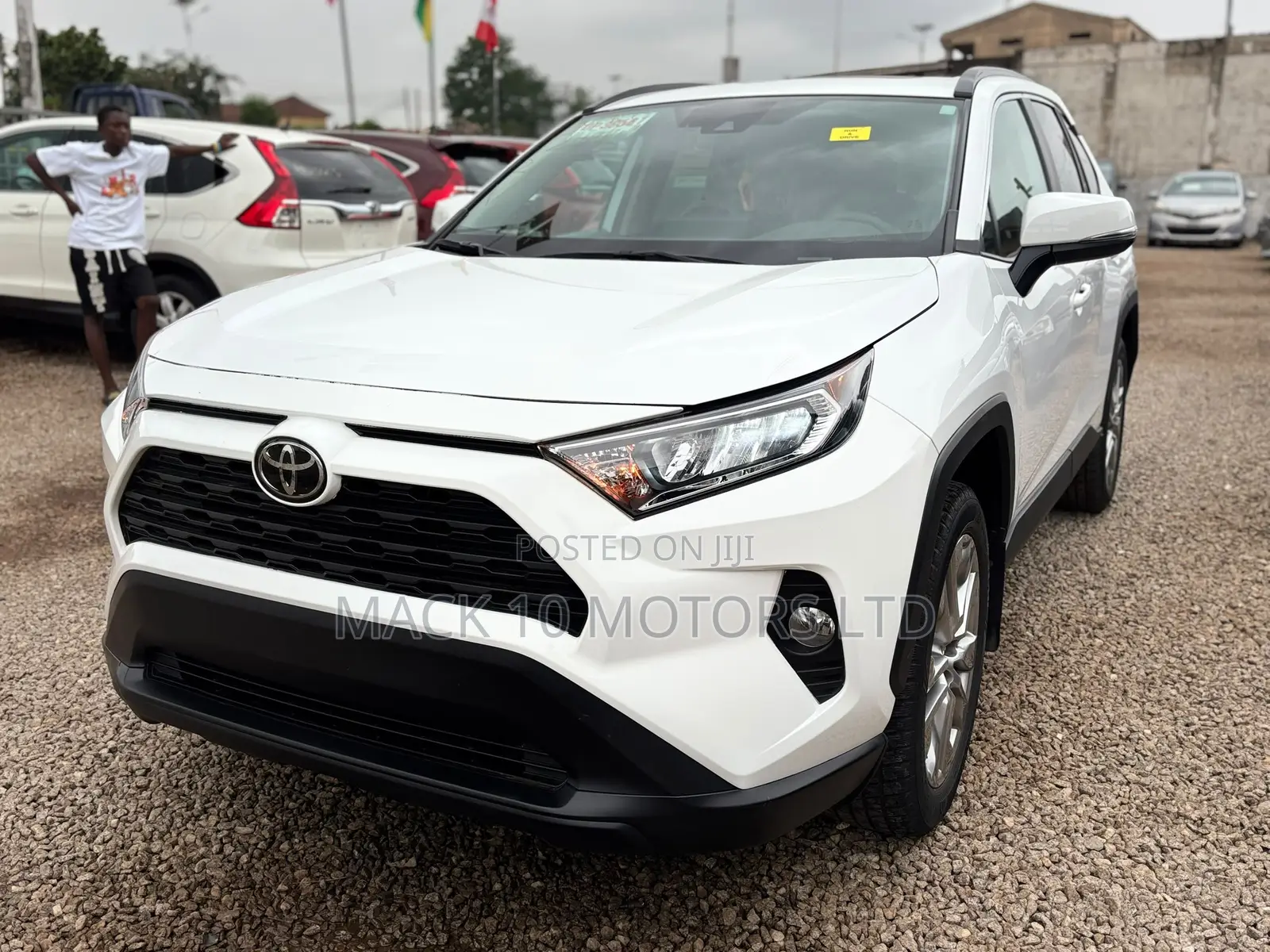 Toyota RAV4 XLE 2022 White