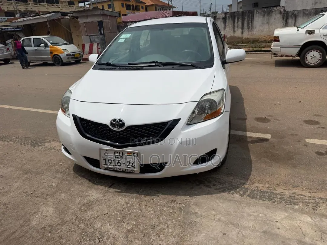 Toyota Yaris 2010 White