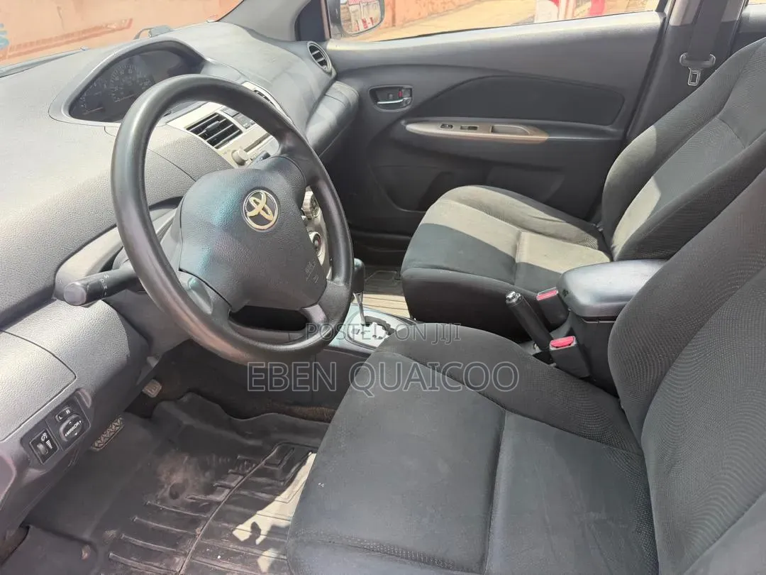 Toyota Yaris 2010 White