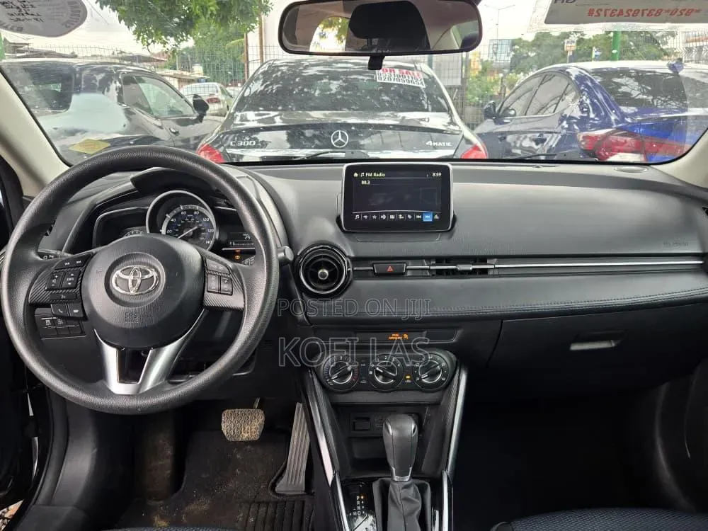 Toyota Yaris 2018 Black