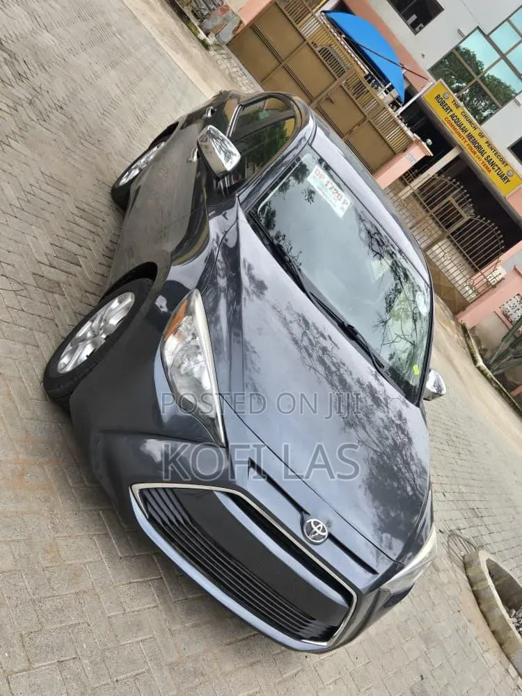 Toyota Yaris 2018 Black