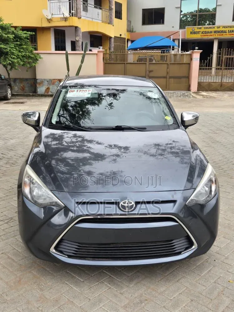 Toyota Yaris 2018 Black