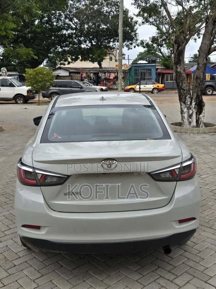 Toyota Yaris 2020 Gray