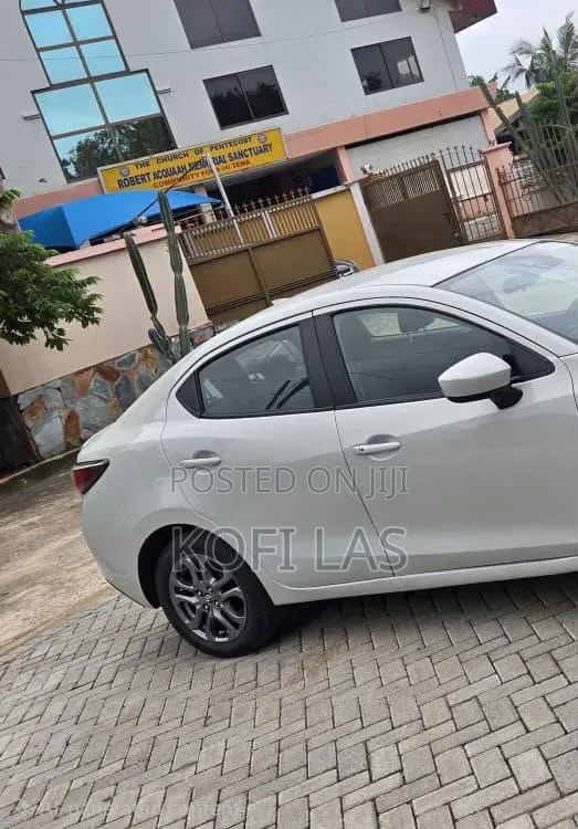 Toyota Yaris 2020 Gray