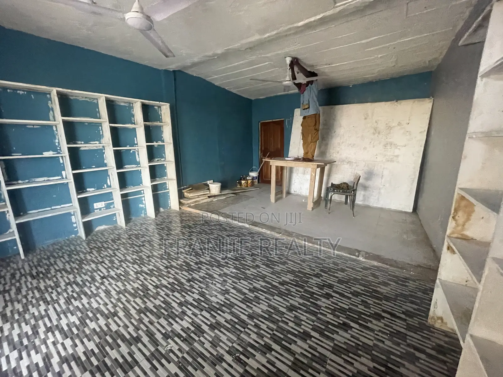 Shop for Rent at Bortianor