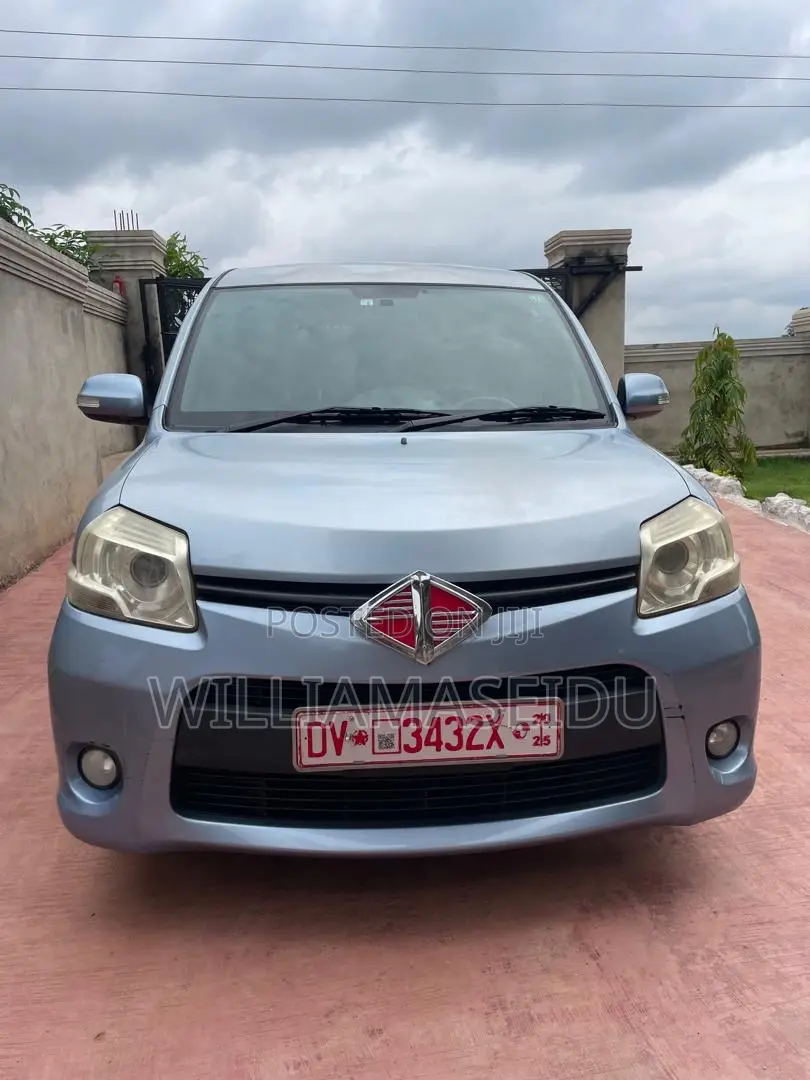 Toyota Sienta 1.5 AWD 2013 Blue
