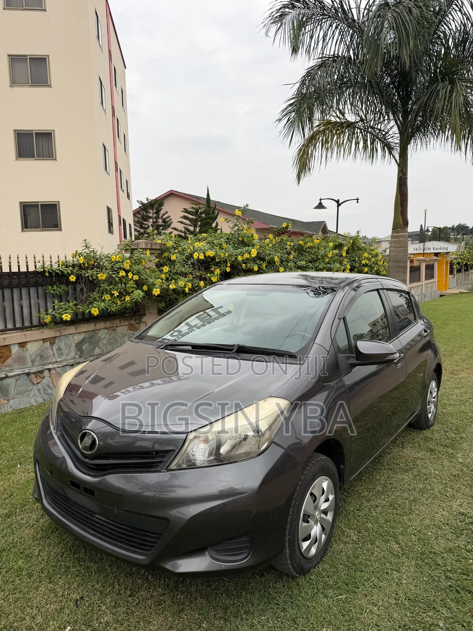 Toyota Vitz 1.3 AWD 3dr 2015 Gray