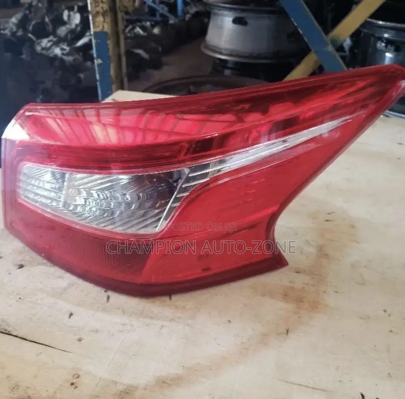 Nissan Sentra -2016-2017-2018 Tail Light