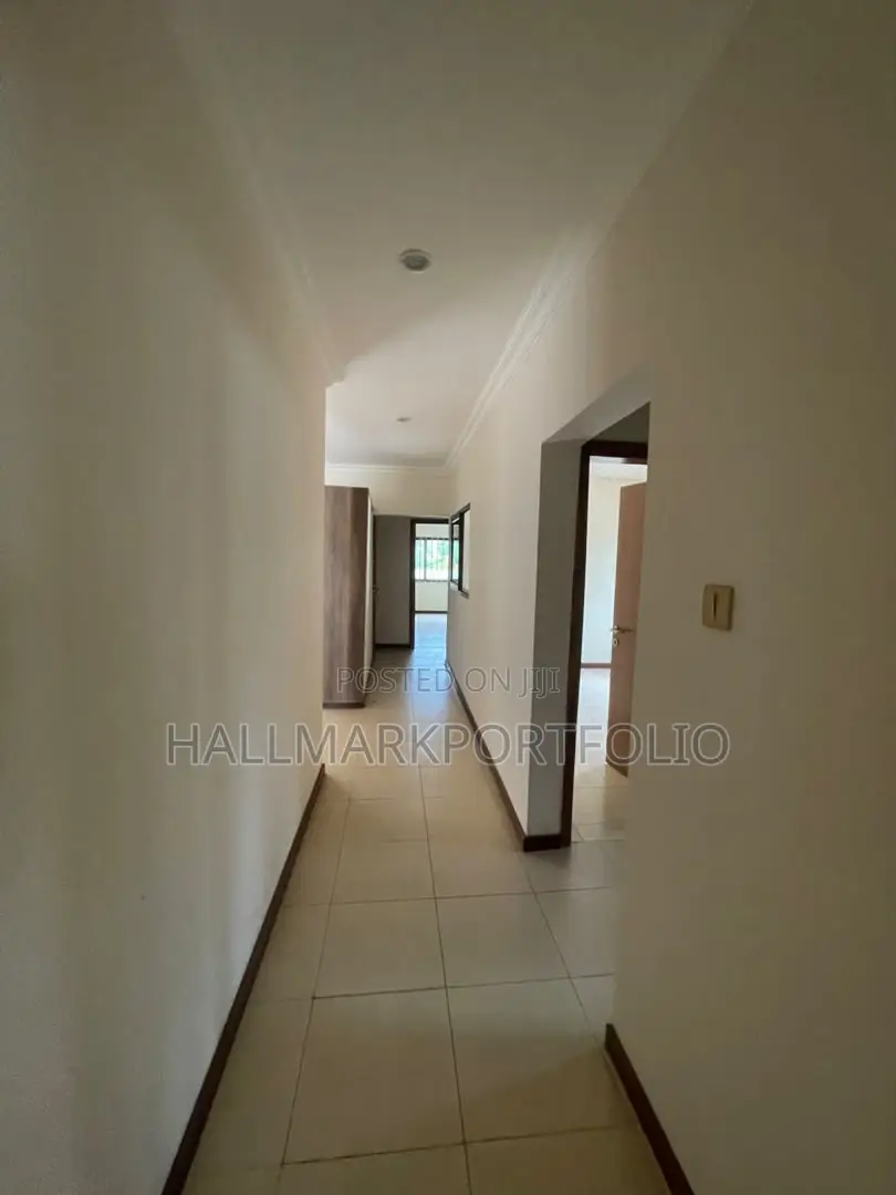 3bdrm House in Community 22, Tema Metropolitan for sale