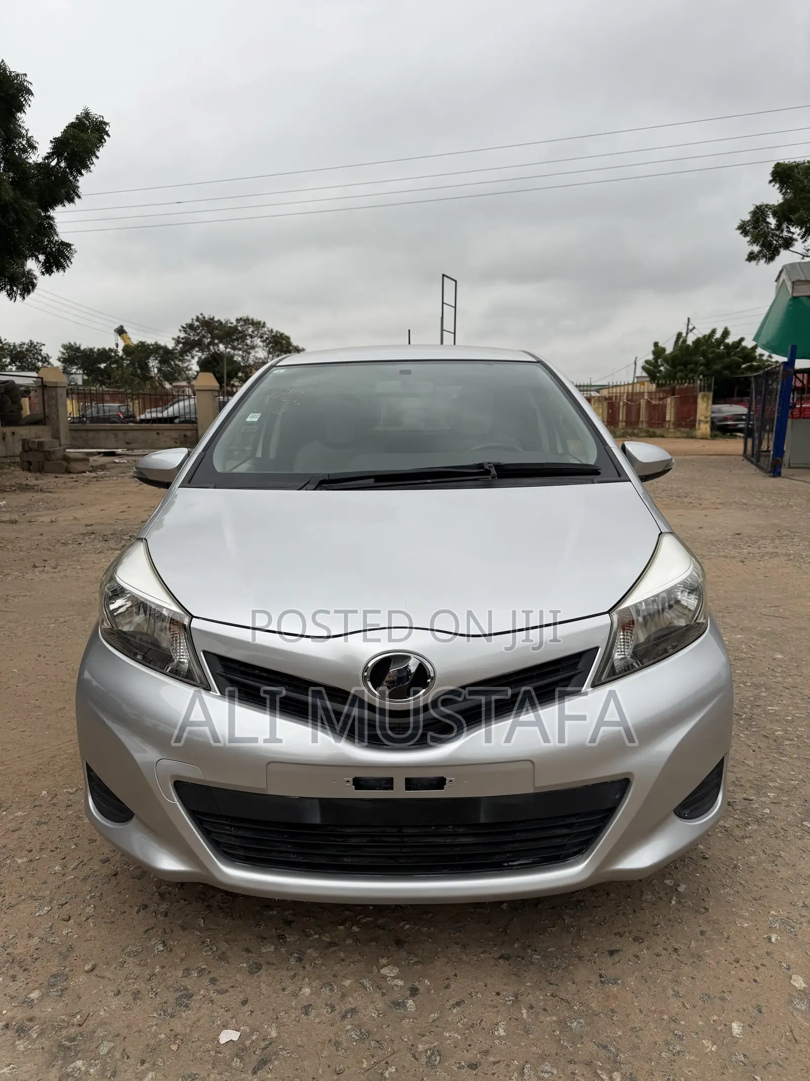 Toyota Vitz 1.3 FWD 5dr 2011 Silver