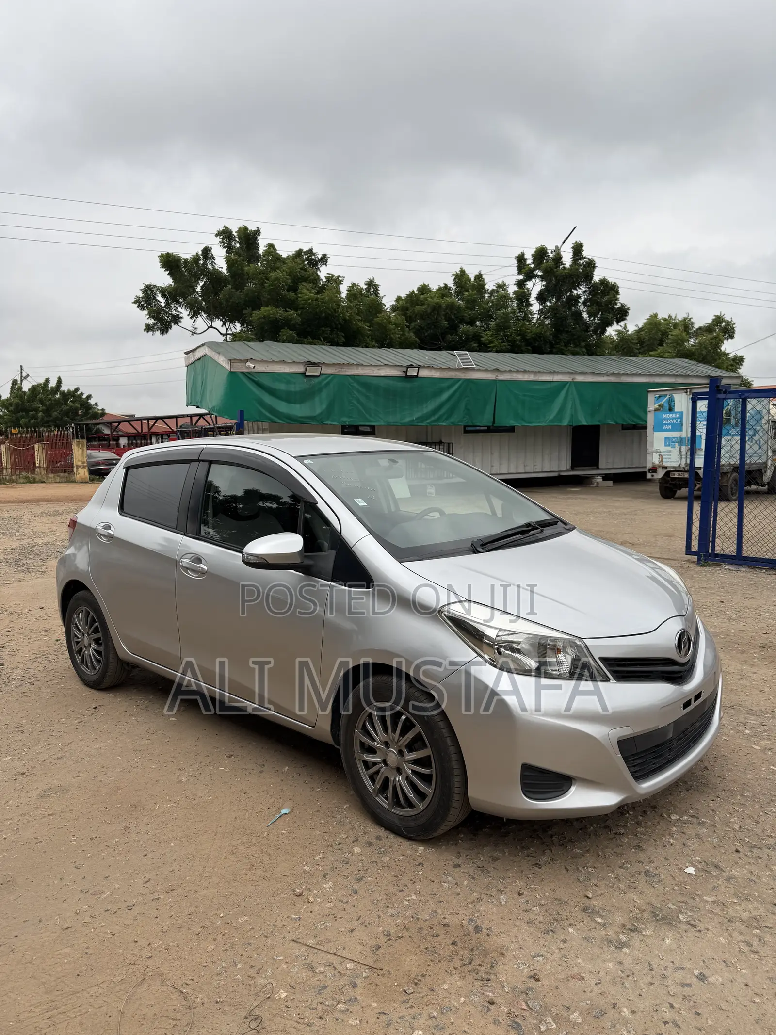 Toyota Vitz 1.3 FWD 5dr 2011 Silver