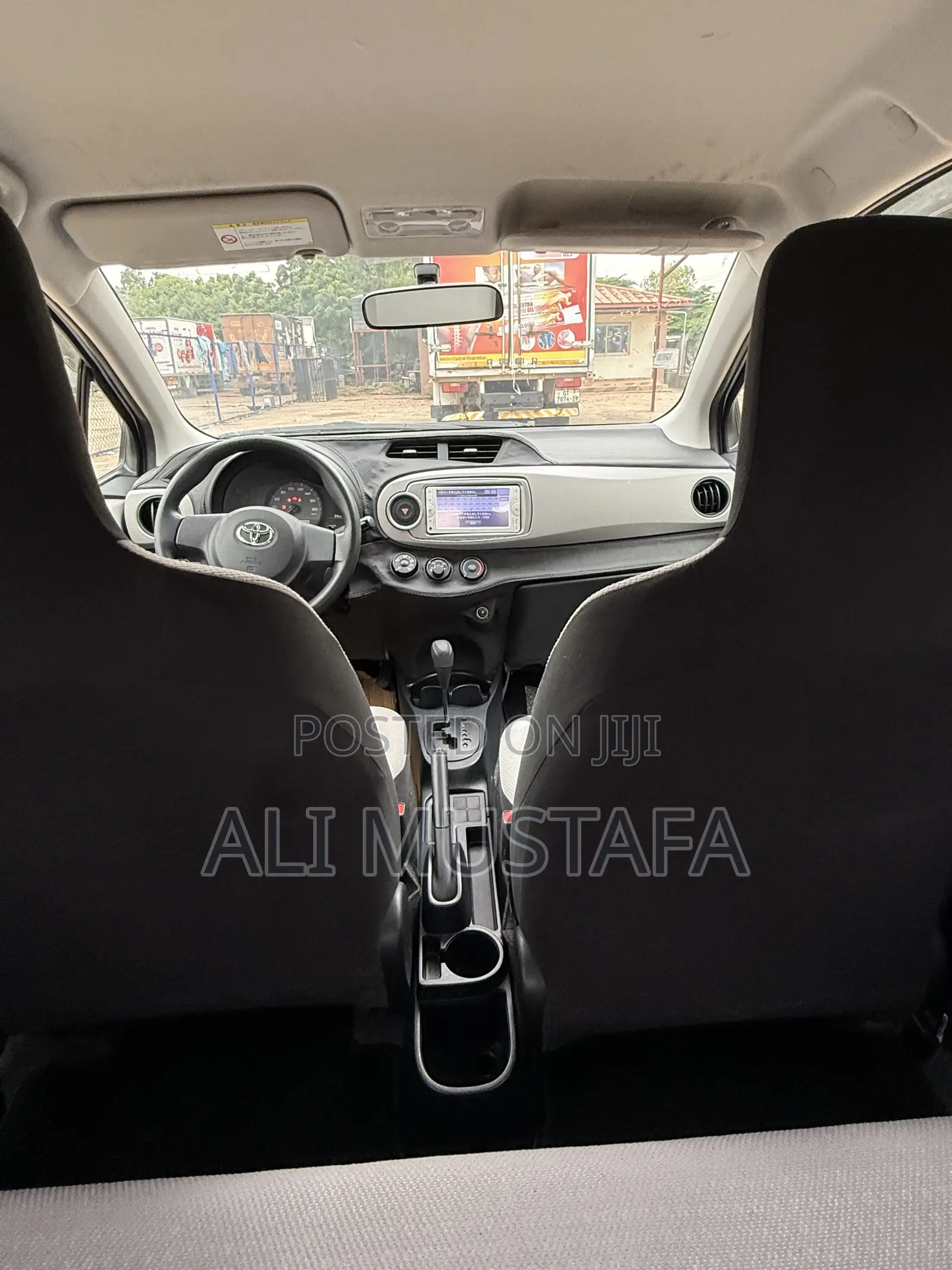 Toyota Vitz 1.3 FWD 5dr 2011 Silver