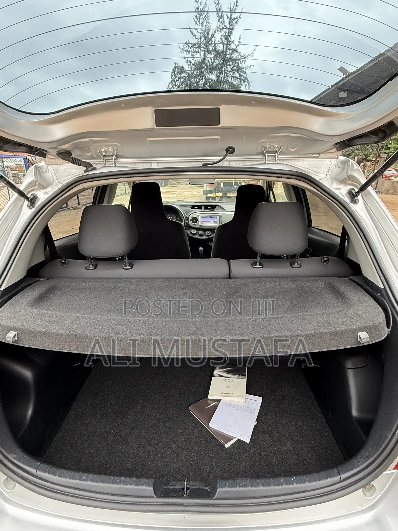 Toyota Vitz 1.3 FWD 5dr 2011 Silver
