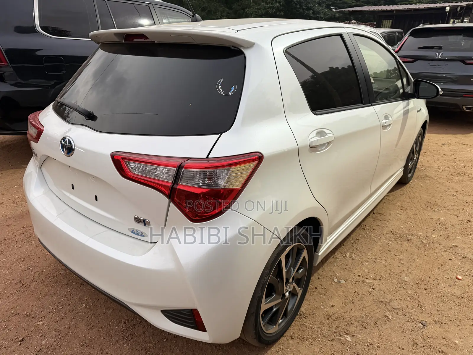 Toyota Vitz 1.5 FWD Hybrid 5dr 2017 White