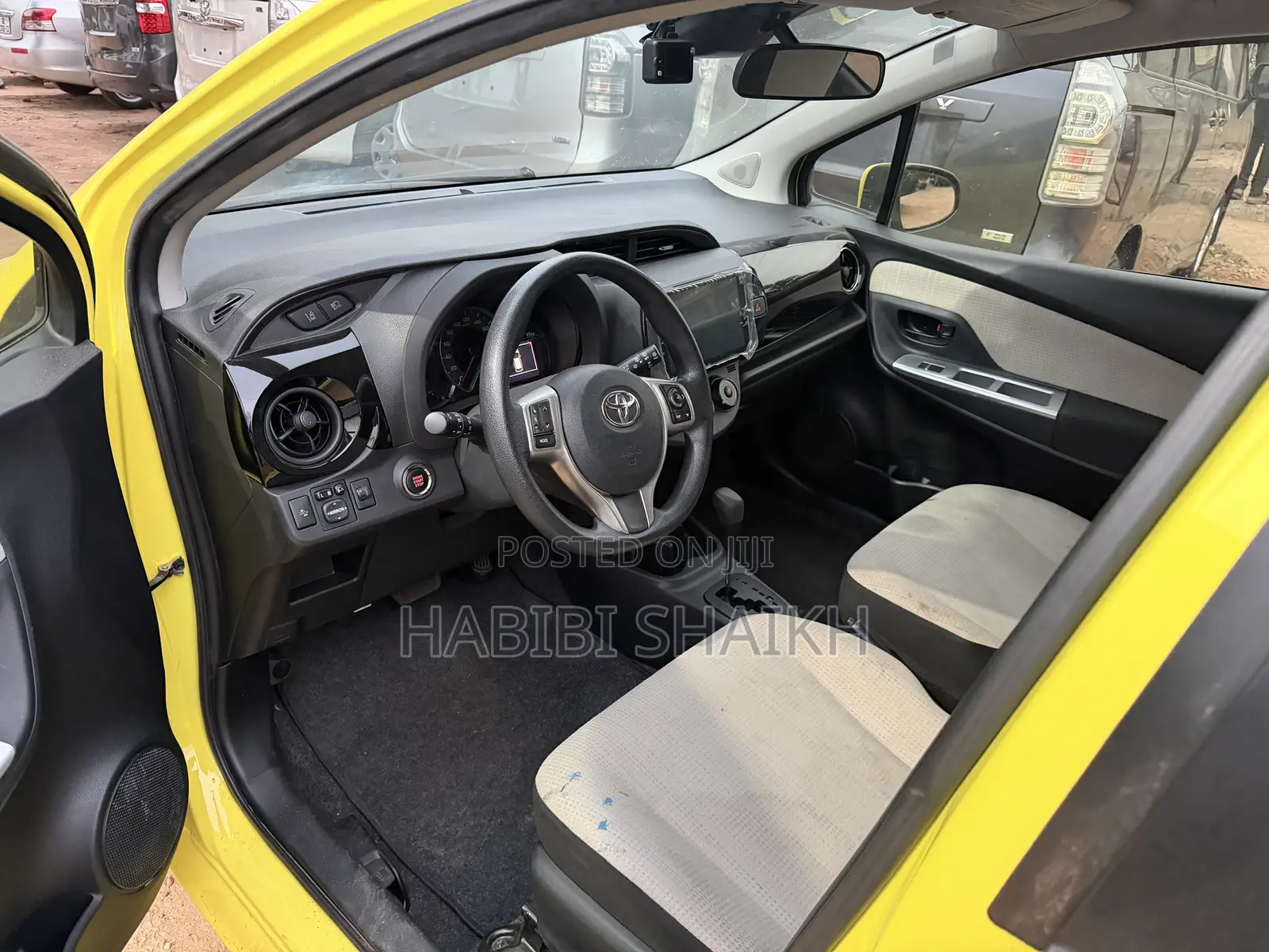 Toyota Vitz 1.3 FWD 5dr 2015 Yellow