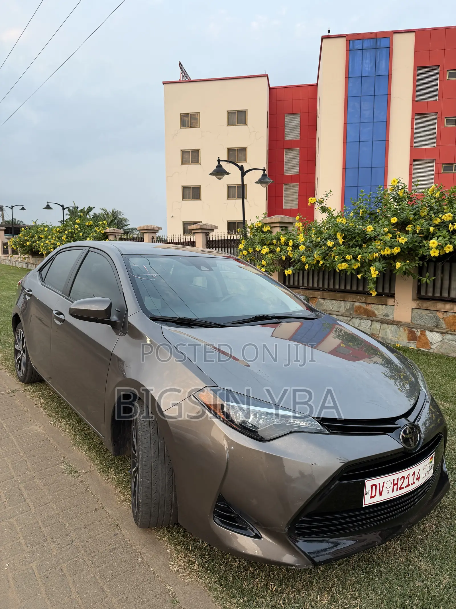 Toyota Corolla LE (1.8L 4cyl 2A) 2018 Gray