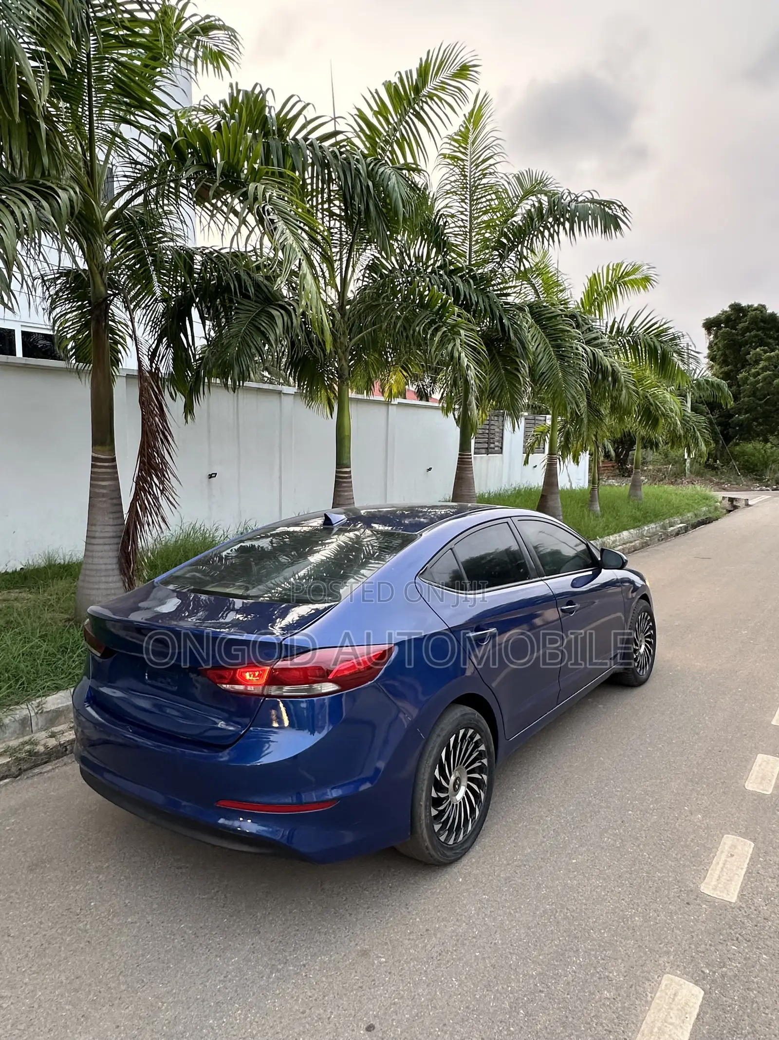 Hyundai Elantra Limited Sedan FWD (1.8L 4cyl 6A) 2016 White