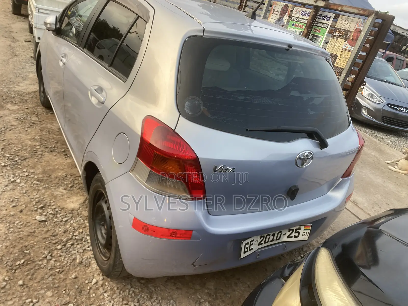 Toyota Vitz 2010 Silver
