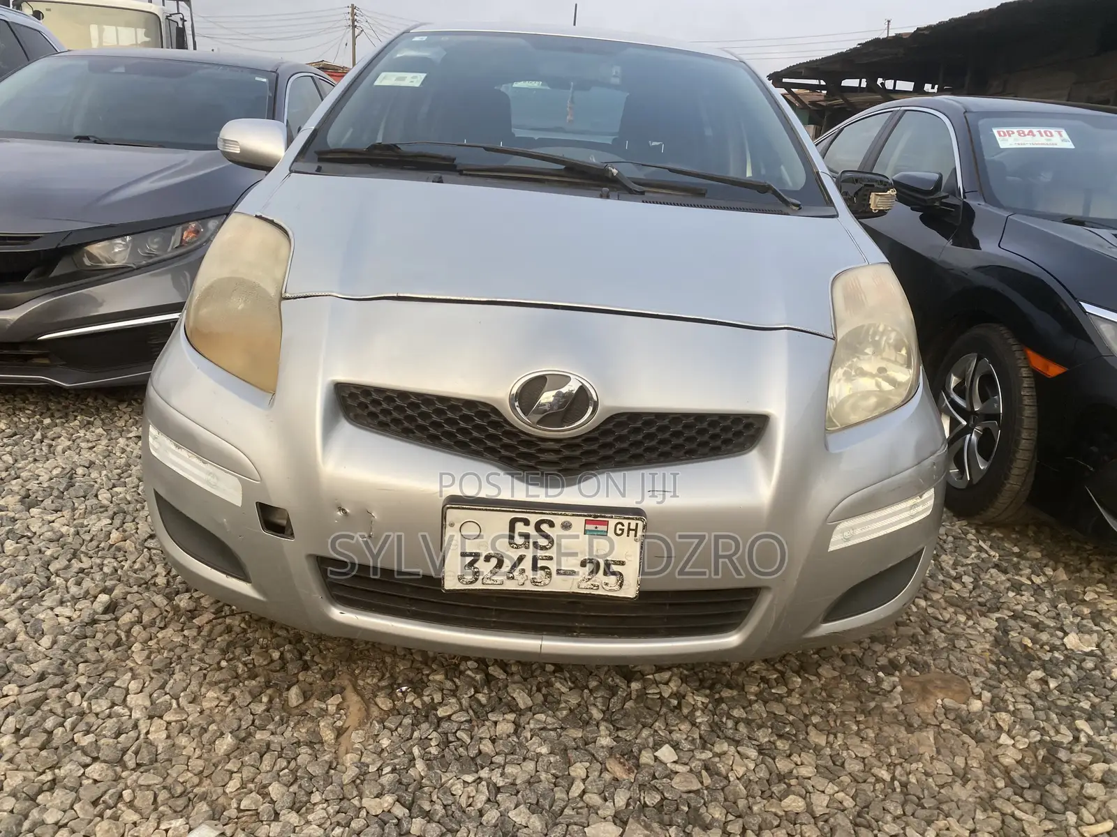 Toyota Vitz 2010 Silver