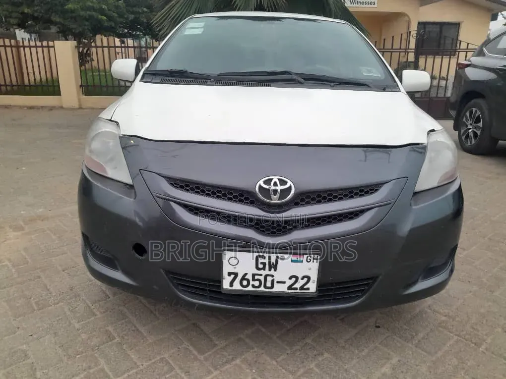 Toyota Yaris 2010 White