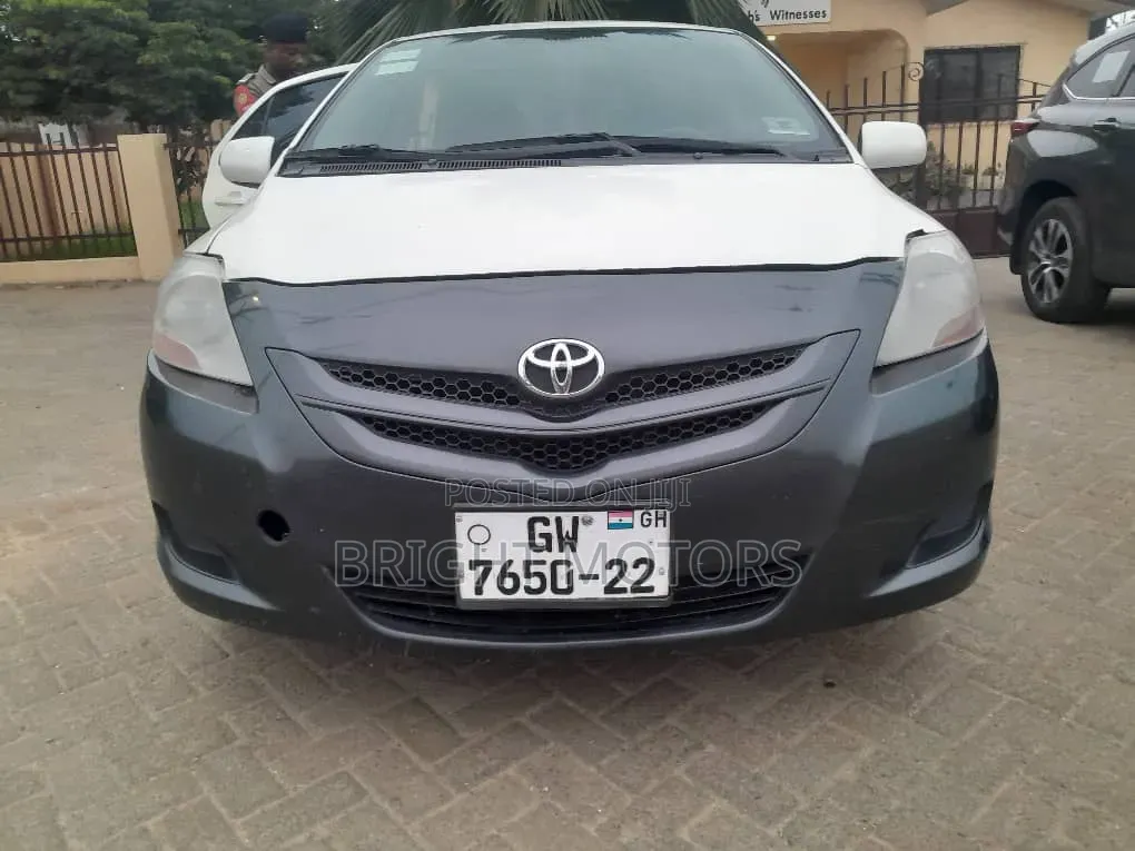Toyota Yaris 2010 White