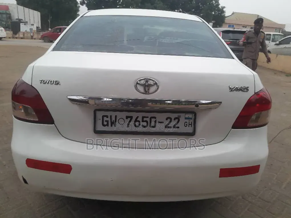 Toyota Yaris 2010 White