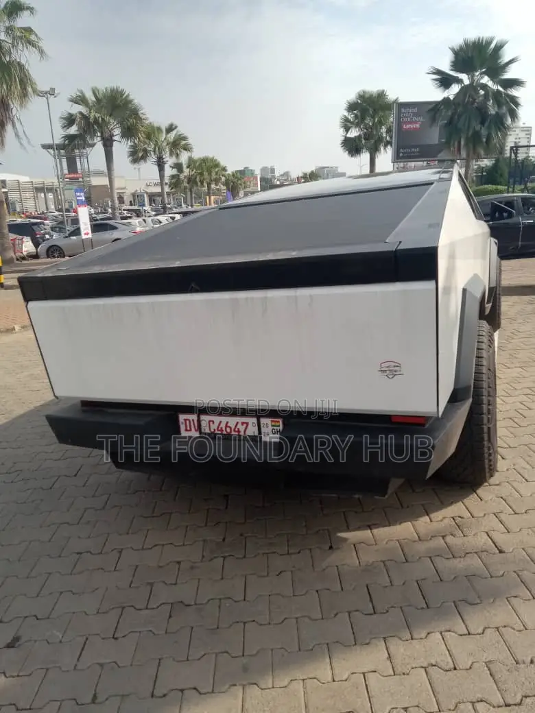Tesla Cybertruck Cyberbeast AWD 2025 White