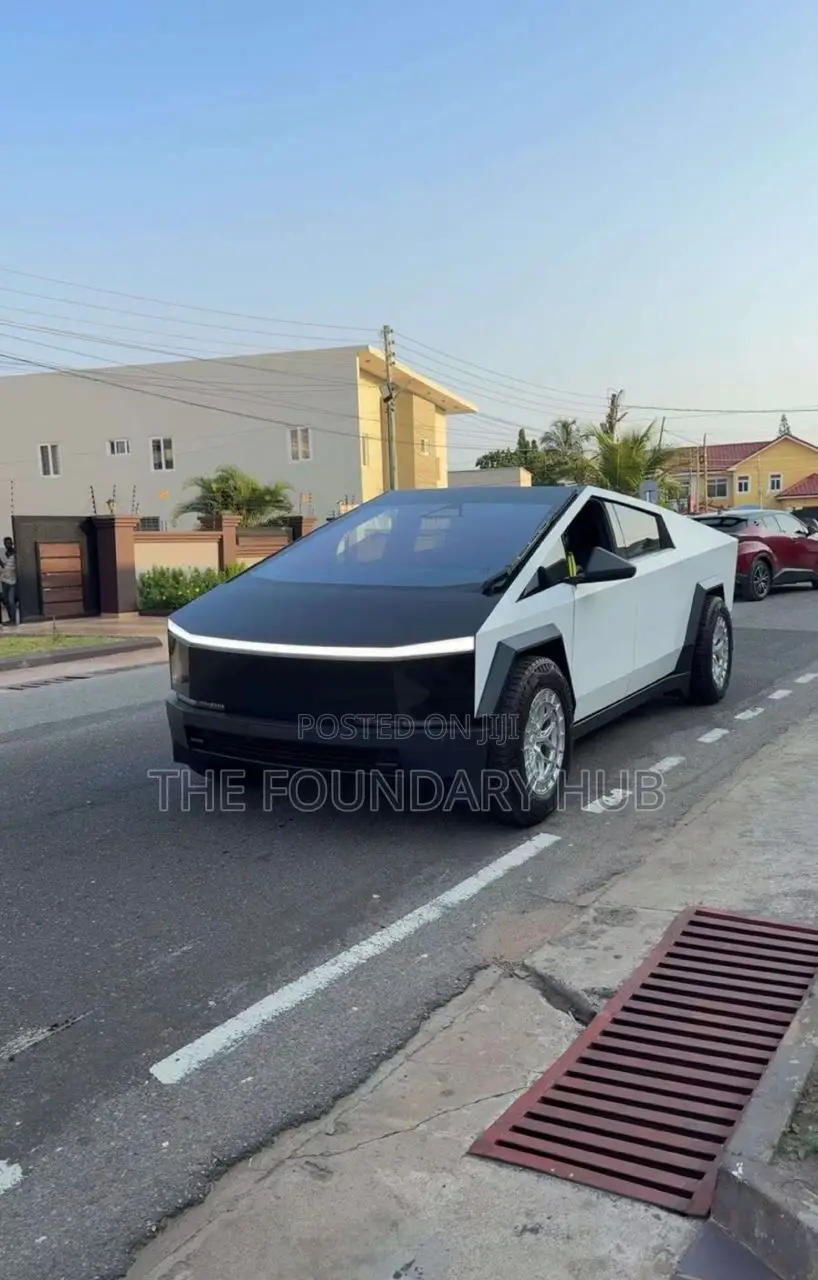 Tesla Cybertruck Cyberbeast AWD 2025 White