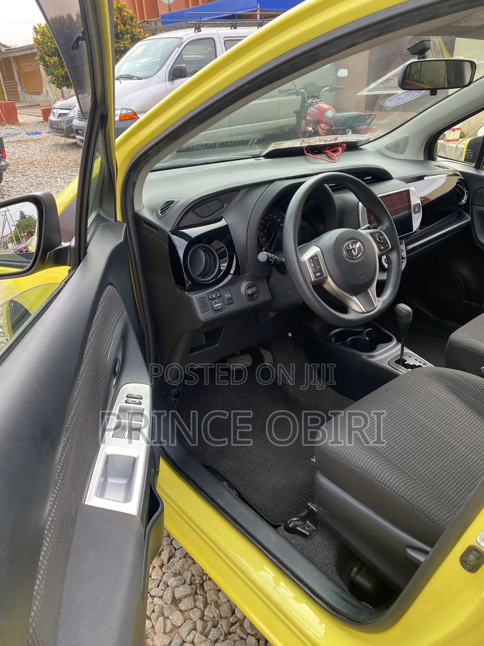 Toyota Vitz 1.3 AWD 5dr 2016 Yellow