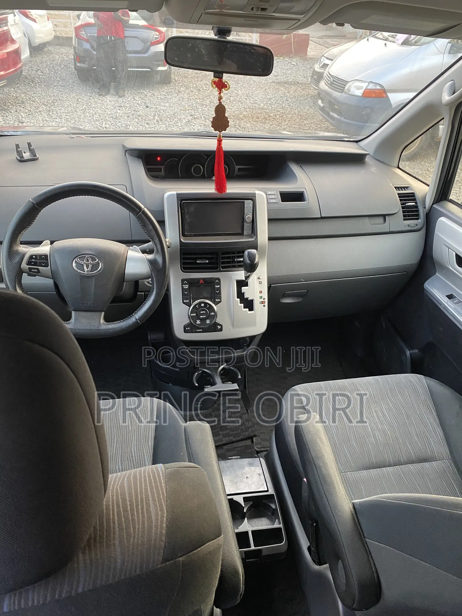 Toyota Voxy ZS 4WD 8-Seater 2013 Black