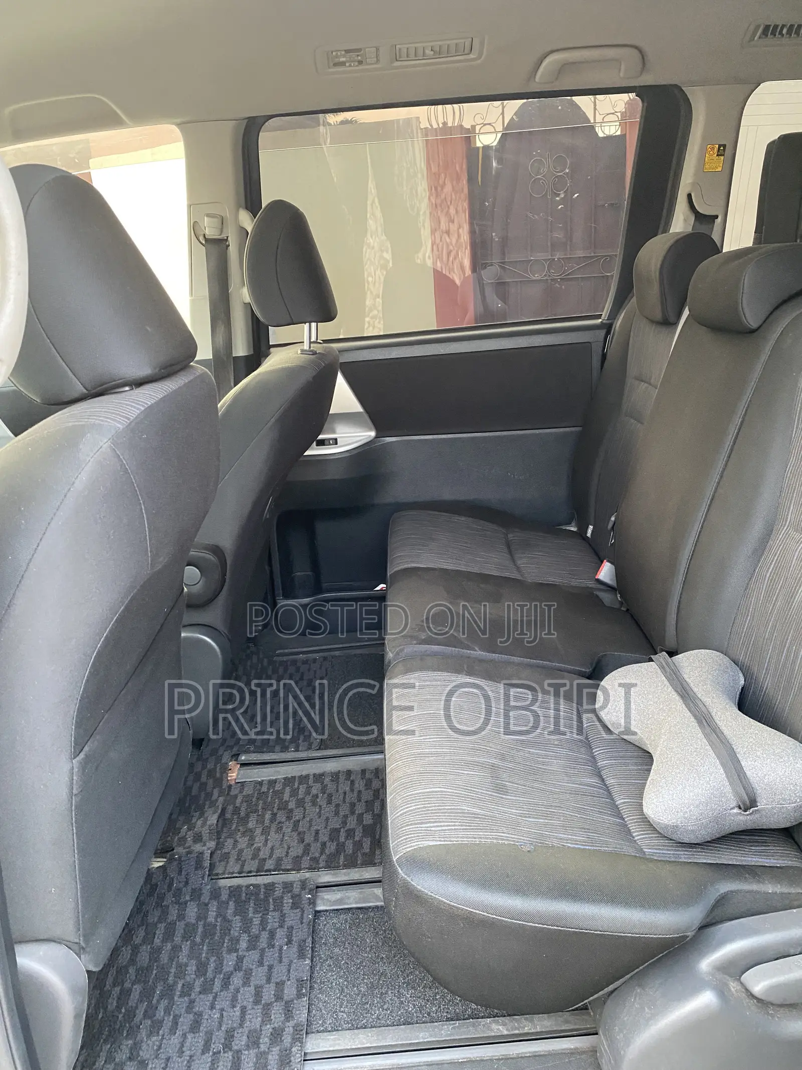 Toyota Voxy ZS 4WD 8-Seater 2013 Black