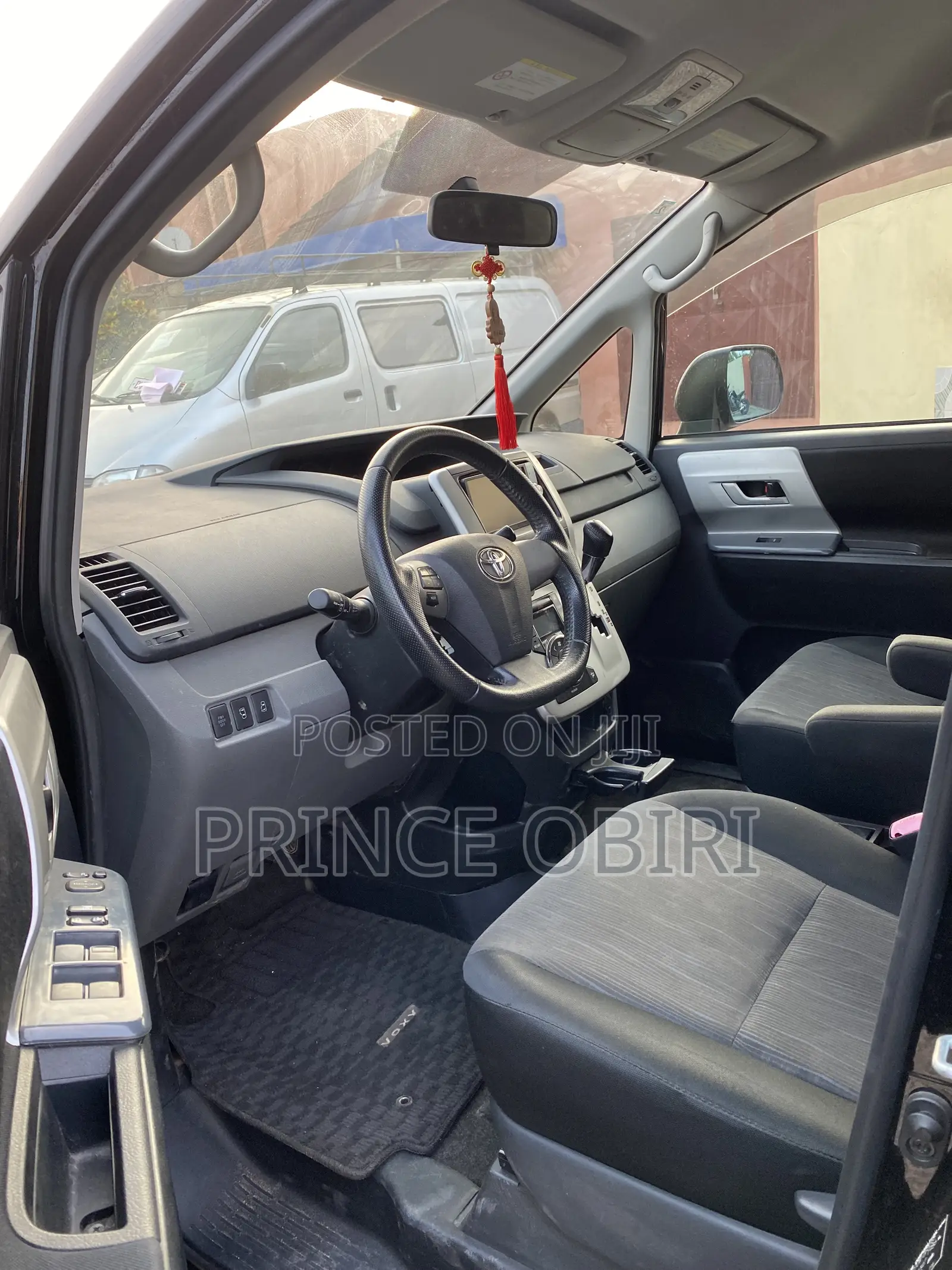 Toyota Voxy ZS 4WD 8-Seater 2013 Black