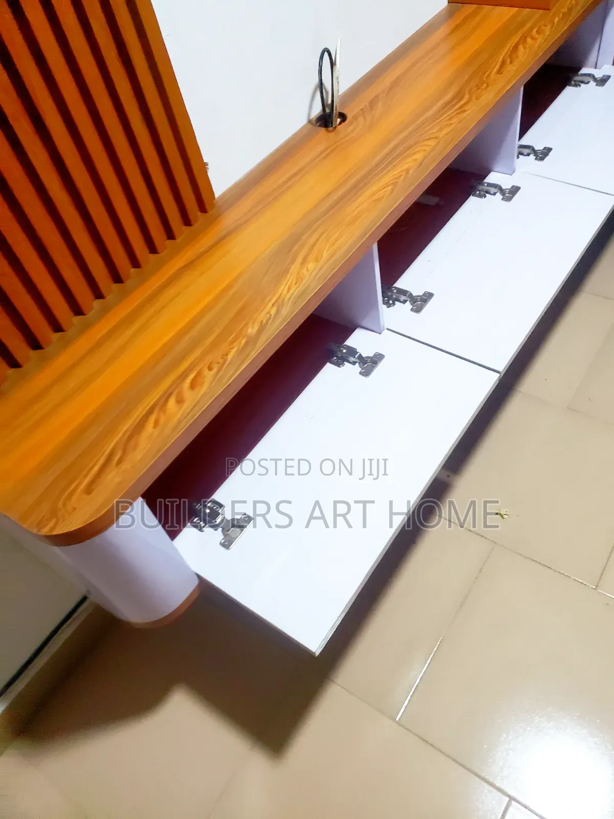 TV Stand/Led