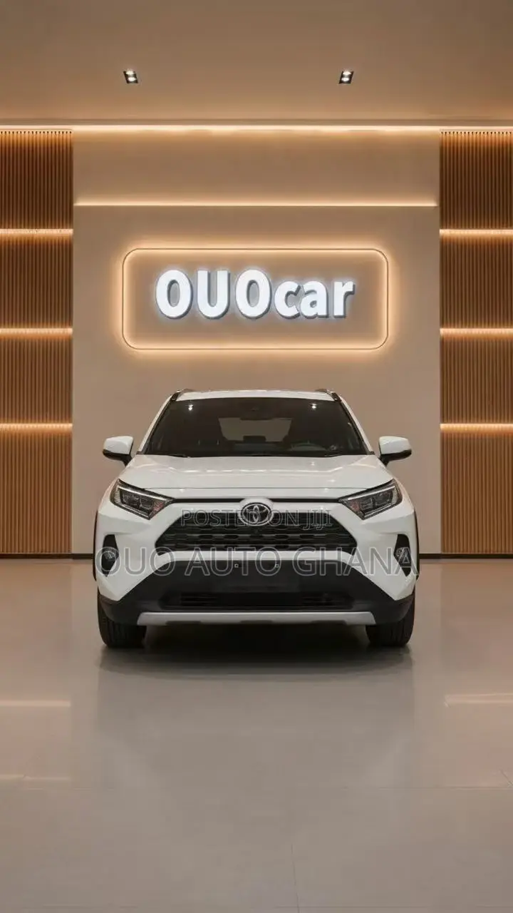 Toyota RAV4 LE 2022 White