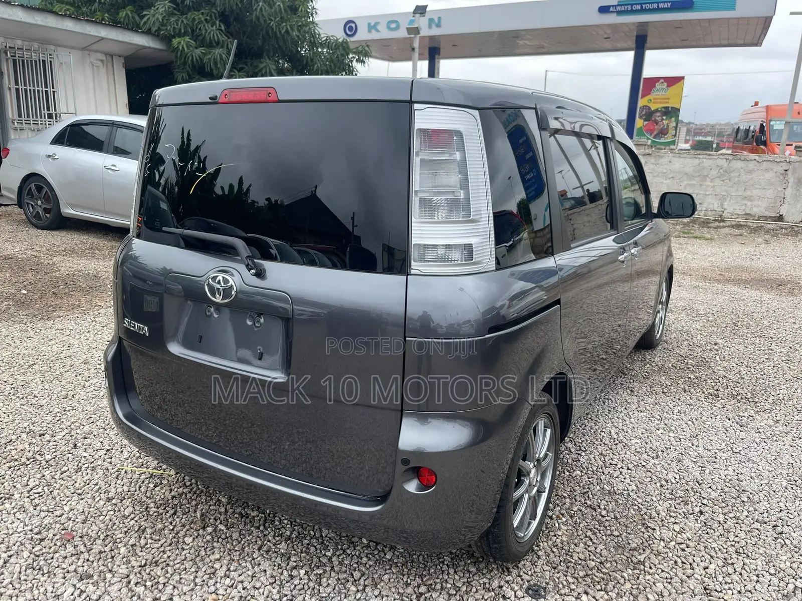 Toyota Sienta 1.5 FWD 2013 Gray
