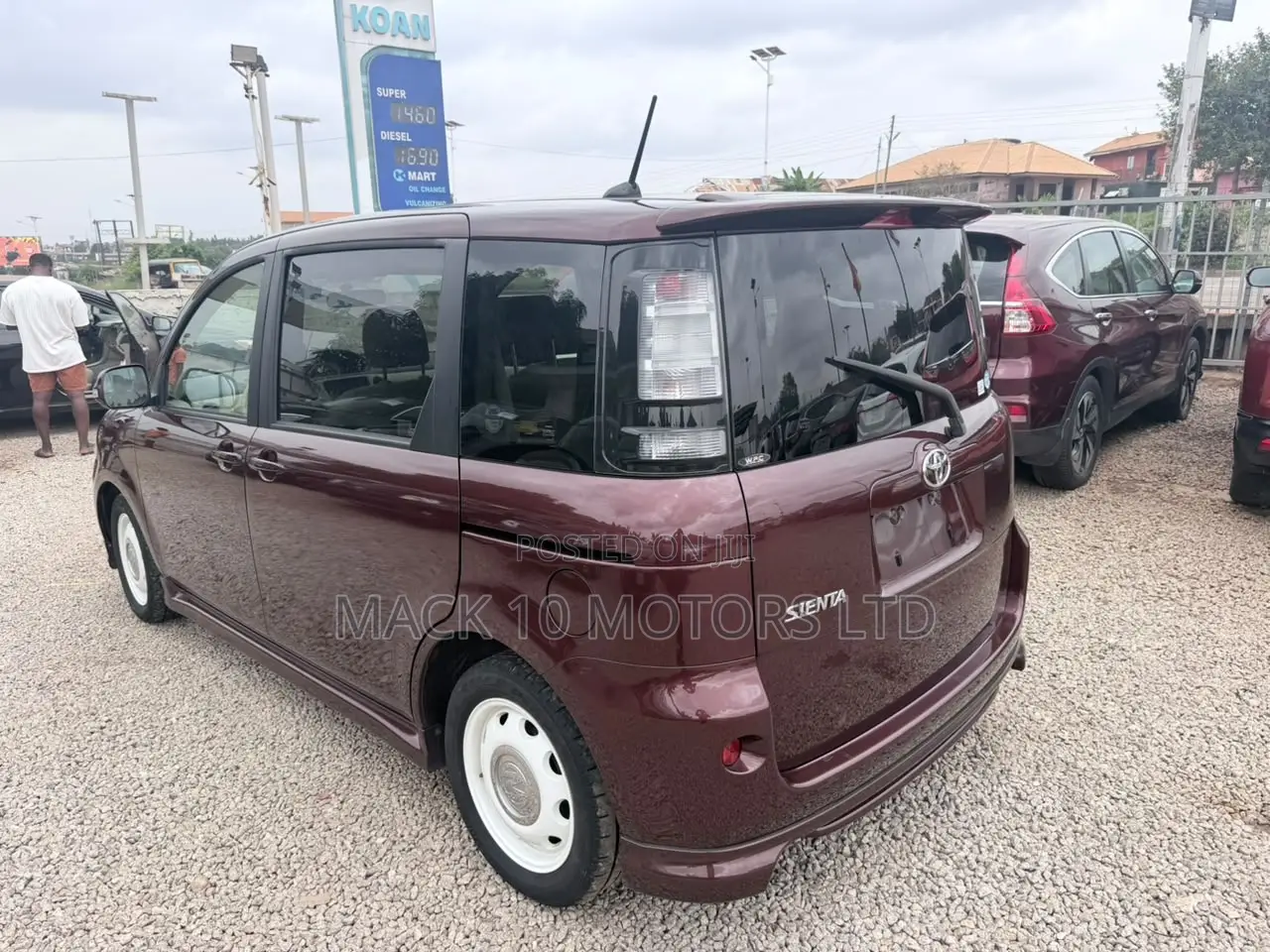 Toyota Sienta 1.5 FWD 2012 Brown