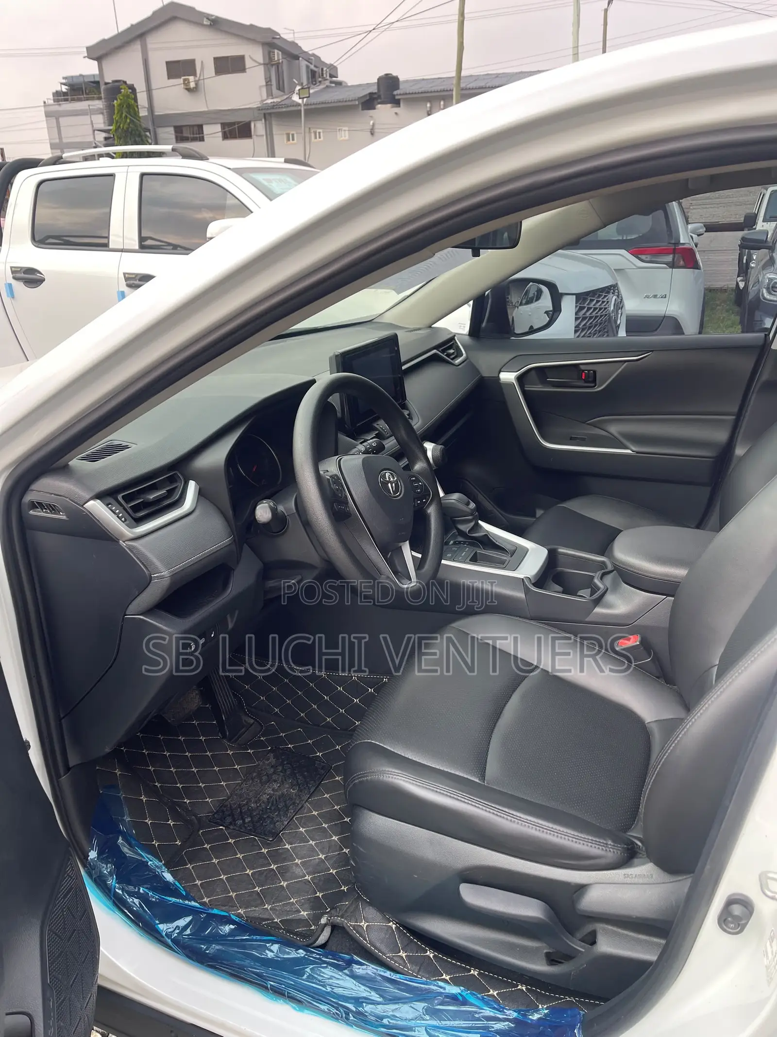 Toyota RAV4 2022 White