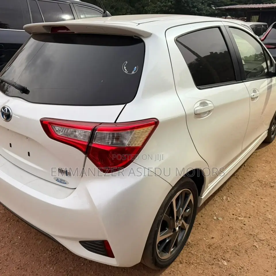 Toyota Vitz 1.5 FWD Hybrid 5dr 2017 Pearl