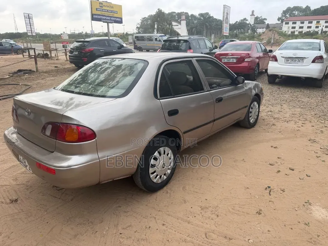 Toyota Corolla 2000 Gold