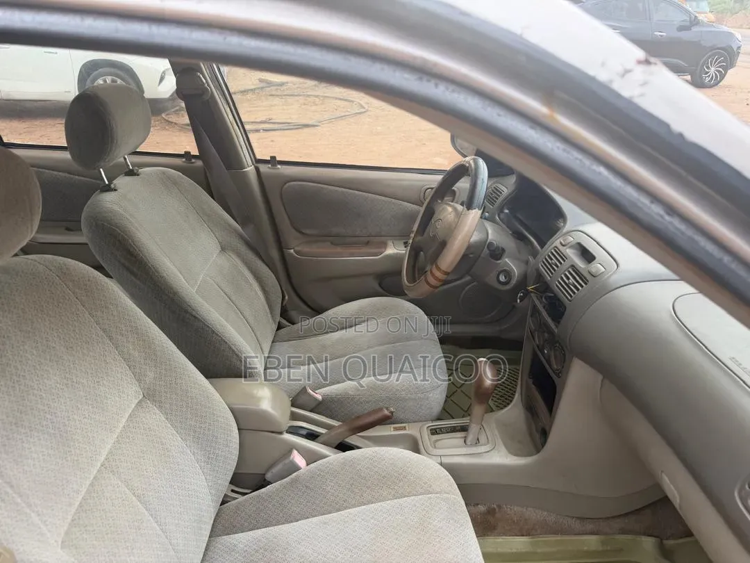 Toyota Corolla 2000 Gold