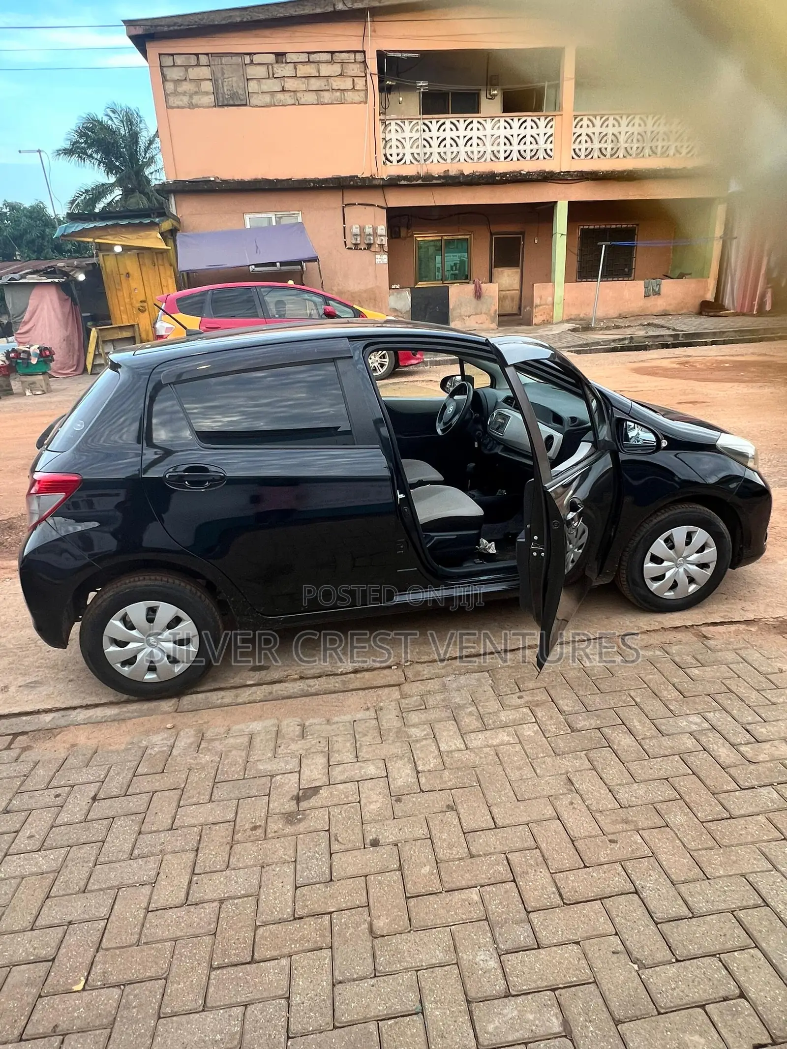 Toyota Vitz 1.3 AWD 5dr 2015 Black