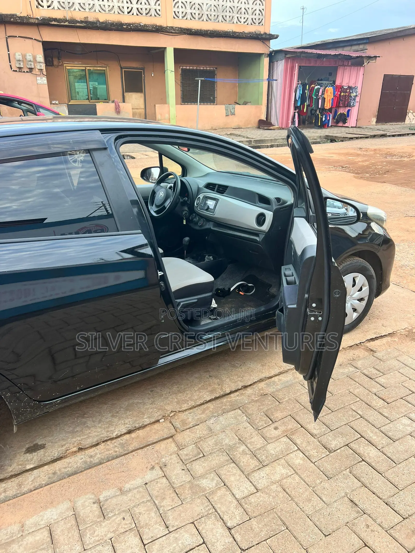 Toyota Vitz 1.3 AWD 5dr 2015 Black