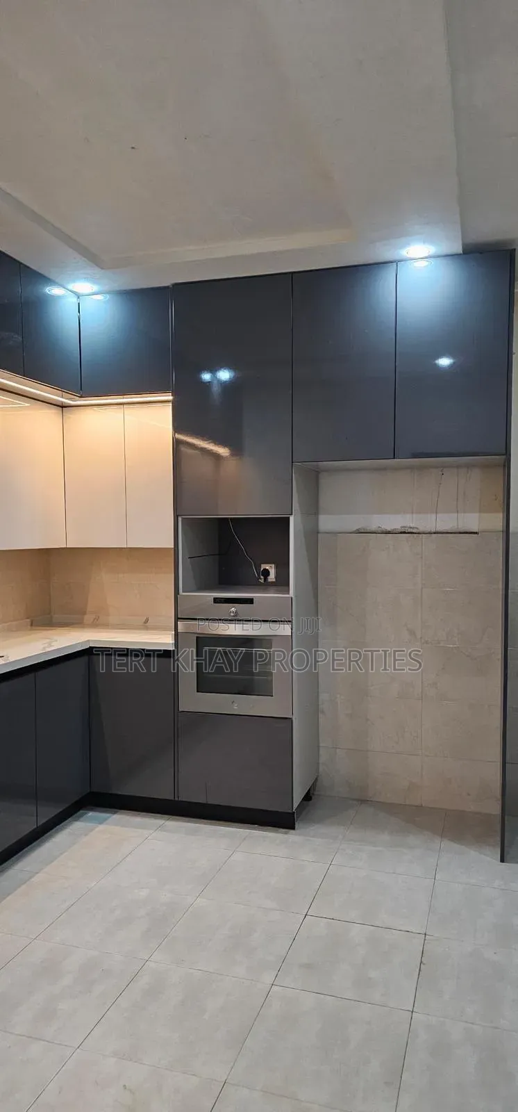 Furnished 3bdrm House in Çom. 25, Community 25 for sale