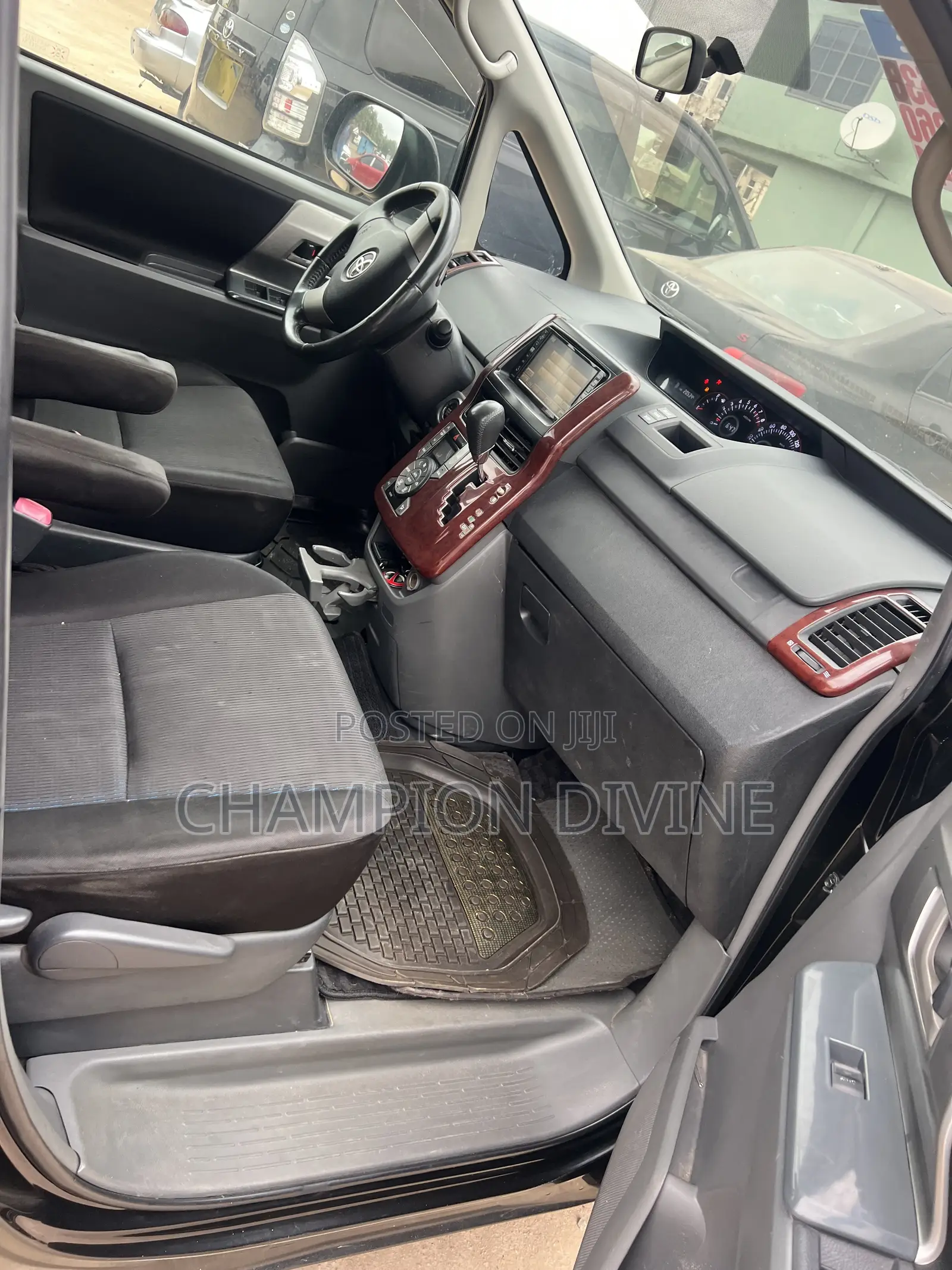 Toyota Voxy 2010 Black
