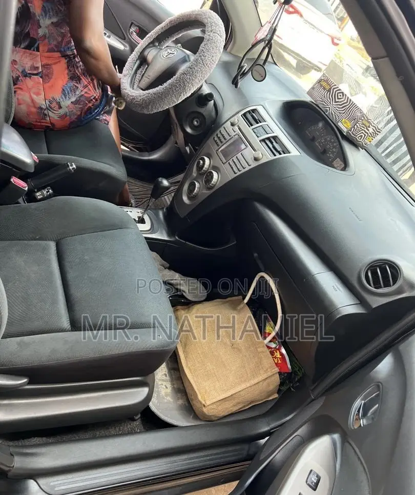 Toyota Yaris 2012 Black