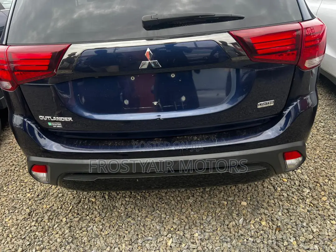 Mitsubishi Outlander 2020 Blue