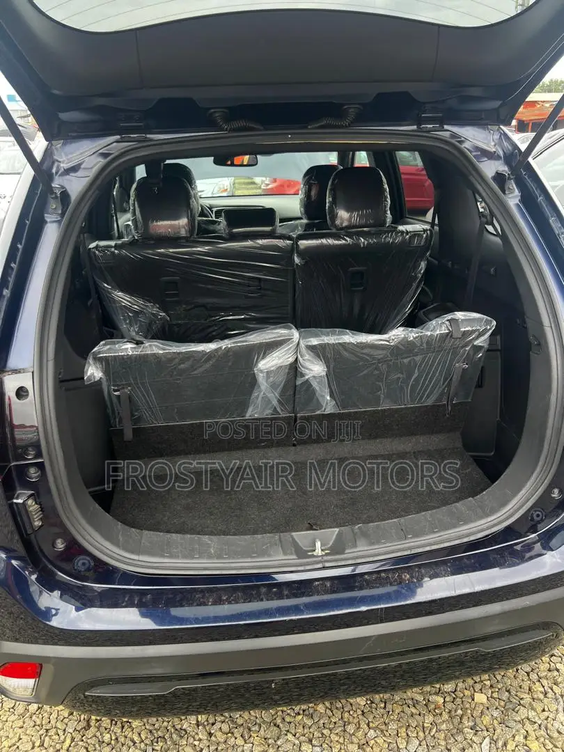 Mitsubishi Outlander 2020 Blue