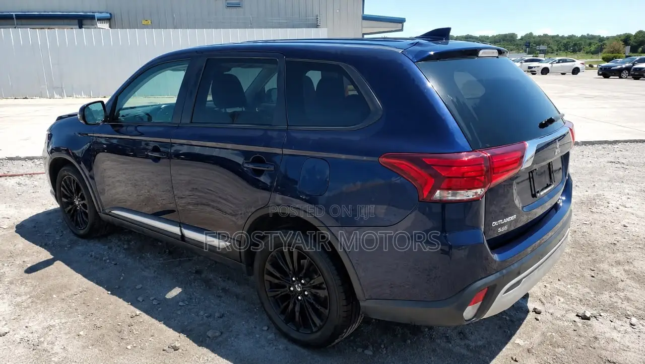 Mitsubishi Outlander 2020 Blue