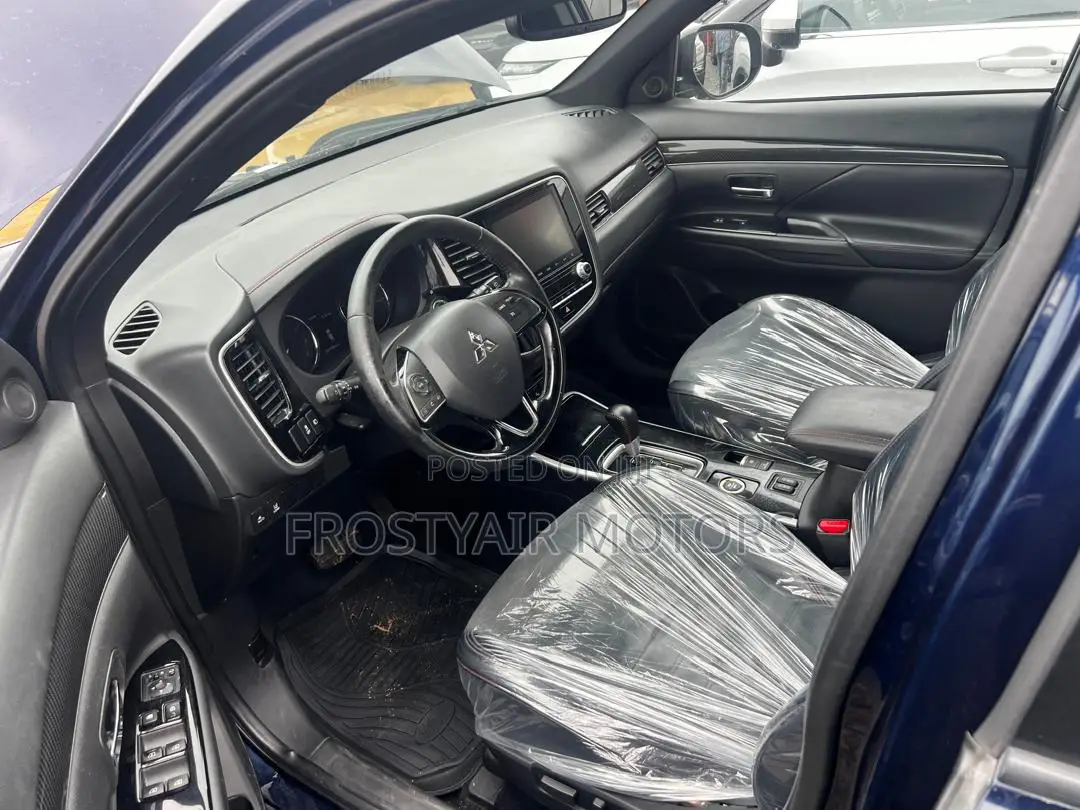Mitsubishi Outlander 2020 Blue