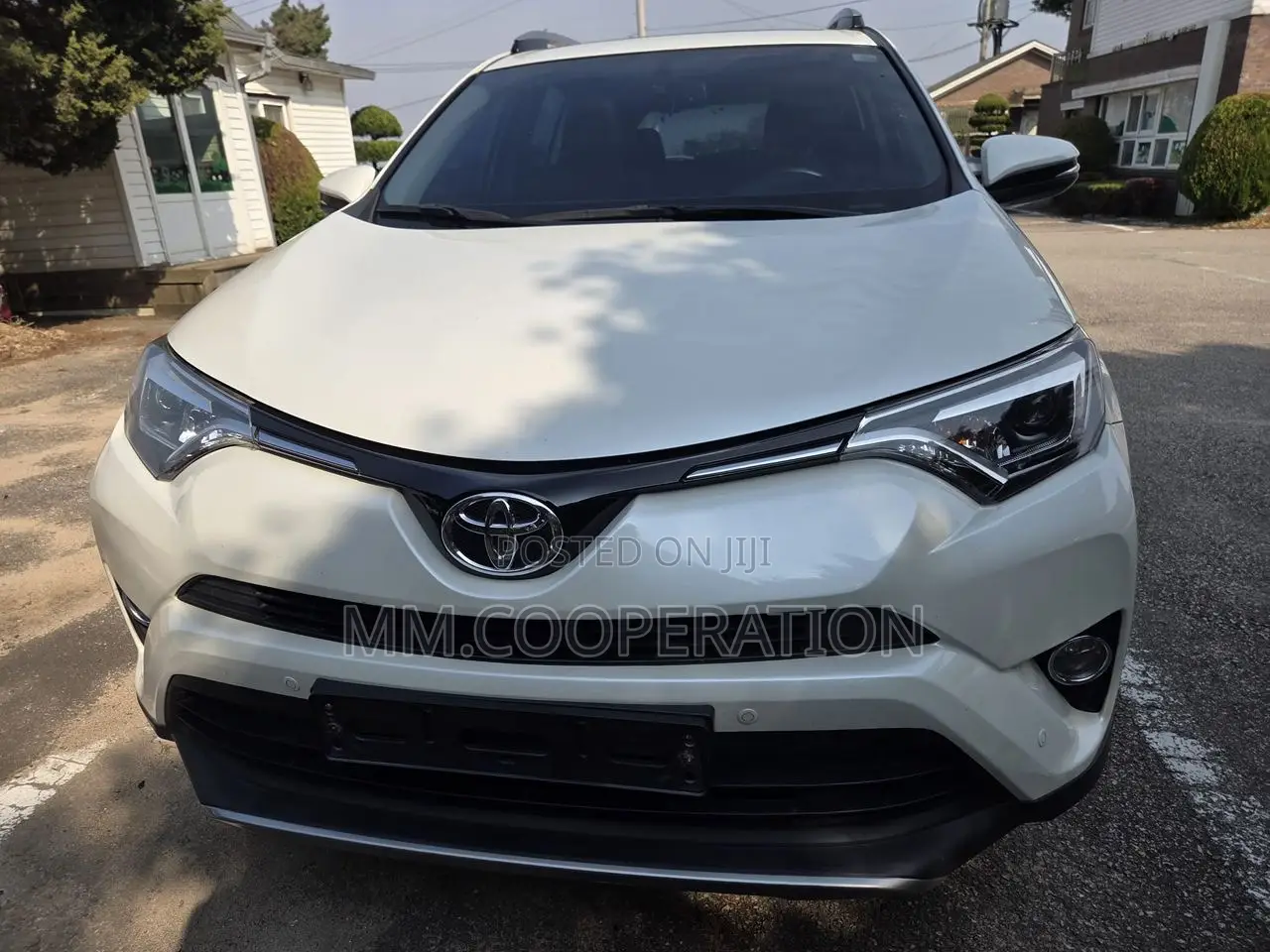 Toyota RAV4 XLE AWD (2.5L 4cyl 6A) 2017 White